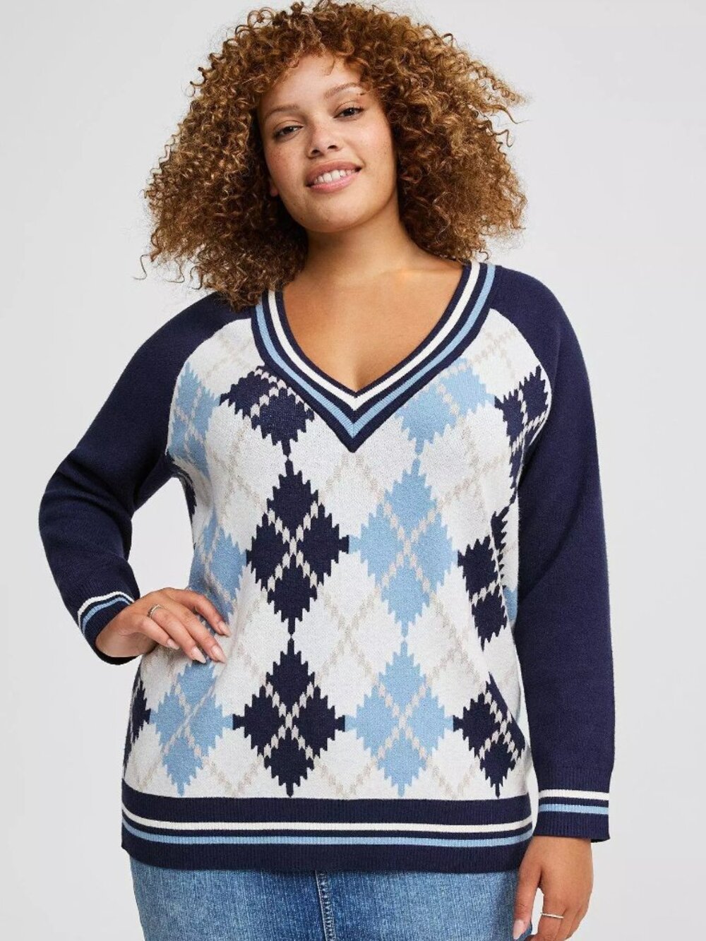 torrid Everyday Soft Ribbed V-Neck Raglan Sweater - Picture 4 of 7